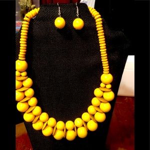Yellow wouldn’t beat it necklace and earrings